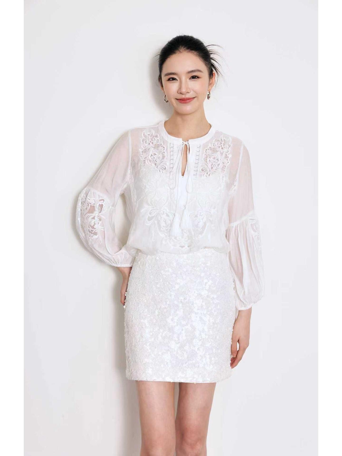 

2026 Spring French Court-Style Embroidered Women s Lace Puff Sleeve Top Large