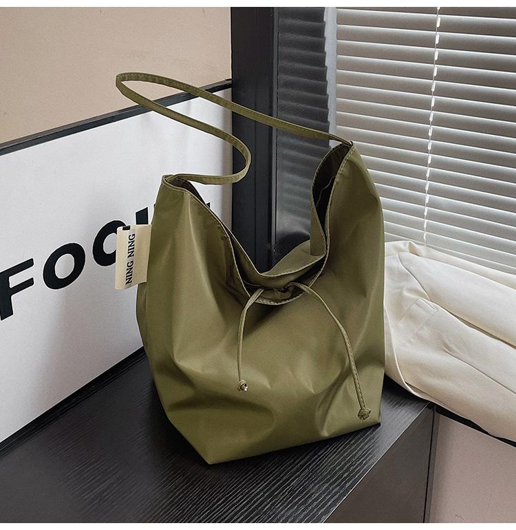 2025 New Lazy Wind Korean Version of High-end Simple Nylon Large-capacity Cloth Bag Casual Versatile Shoulder Tote Bag