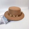 Autumn and Winter New Flat Top Hat Women's British Retro Versatile Face Small Temperament Top Hat Men's Fashion Casual Hat Batch