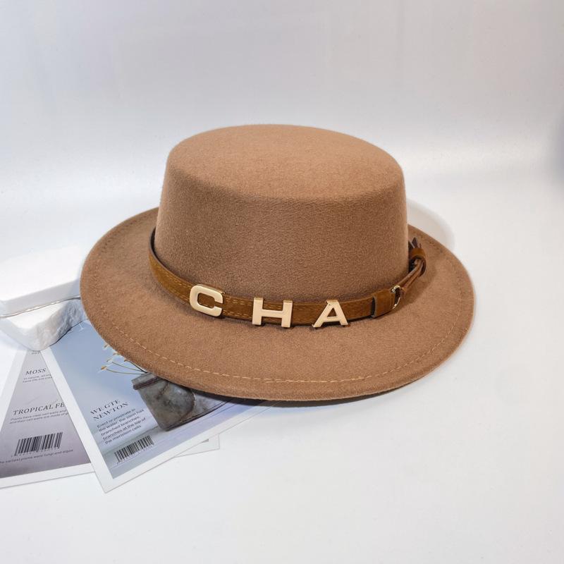 Autumn and Winter New Flat Top Hat Women's British Retro Versatile Face Small Temperament Top Hat Men's Fashion Casual Hat Batch