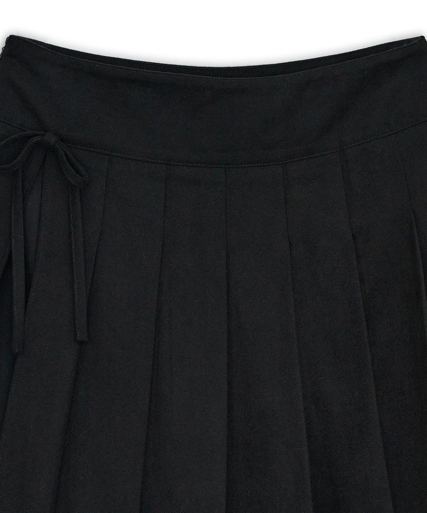 Hug Your Skin Slit Pleated Midi Skirt (Black)