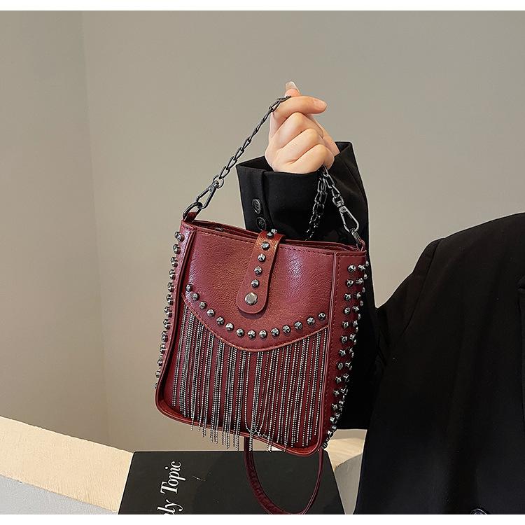 Fashion Pioneer! New Bucket Bag, European and American Locomotive Wind Is Coming