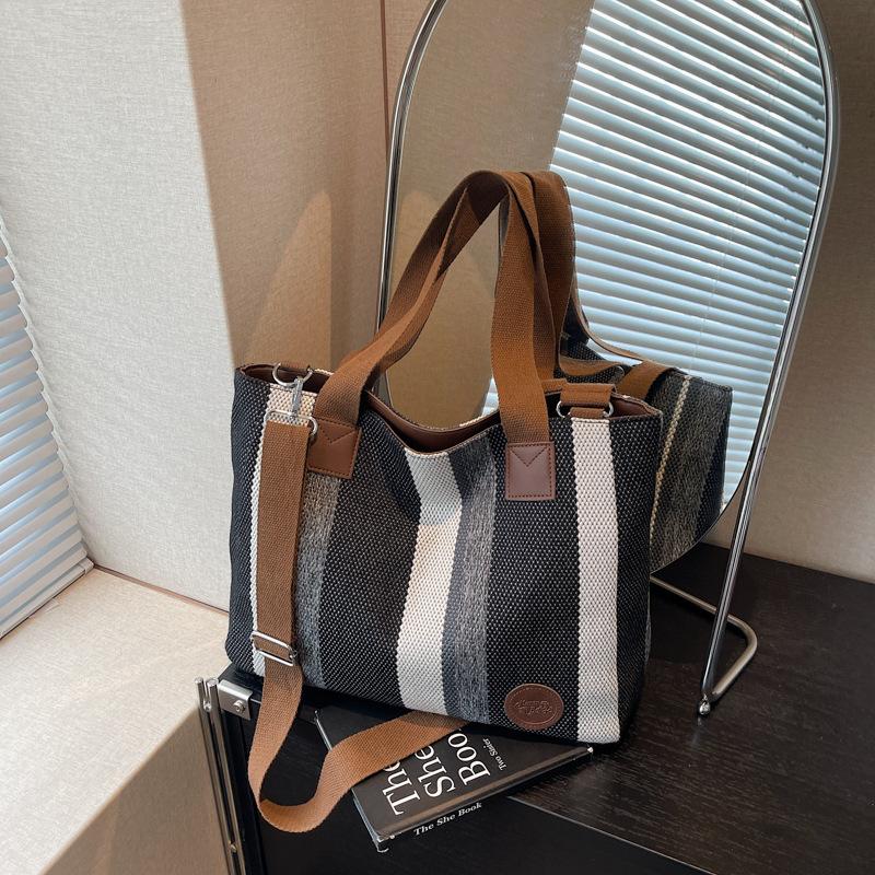 

Commuter bag Women s large-capacity bag New casual college student class bag Canvas shoulder tote bag чорний