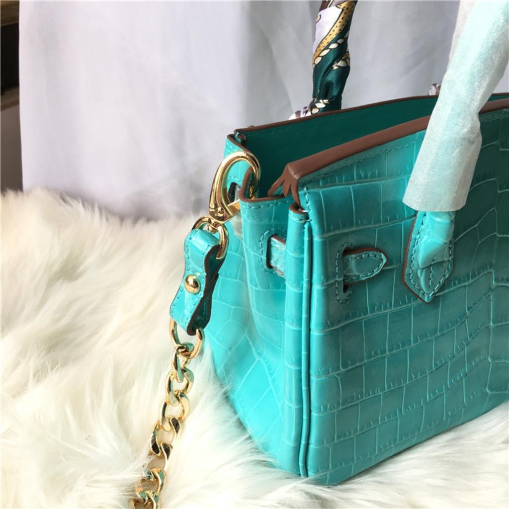 FD64102940 Herbst und Winter neue Platin Macaron Serie Krokodilmuster tragbare Schulter Rindsleder Tasche 25CM