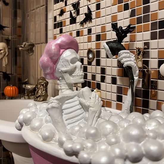 Halloween Bathing Skeleton Ornament Resin Bubble-Filled Bathtub Skeleton Figurine Statue Sculpture Home Office Holiday Party Decoration