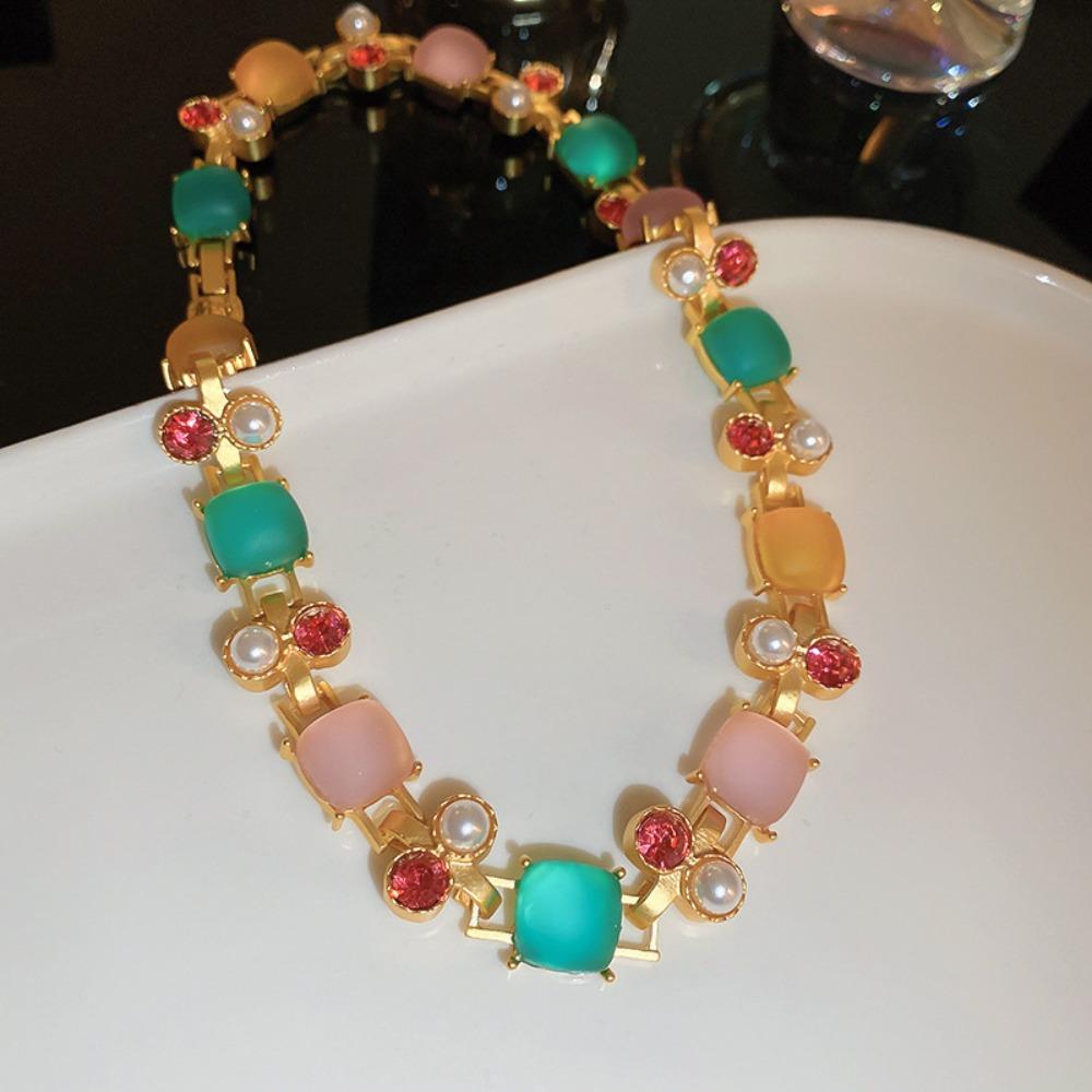 Diamond-encrusted Flower Geometric Pearl Necklace Temperament Light Luxury Sweater Chain French Retro Necklace Autumn and Winter