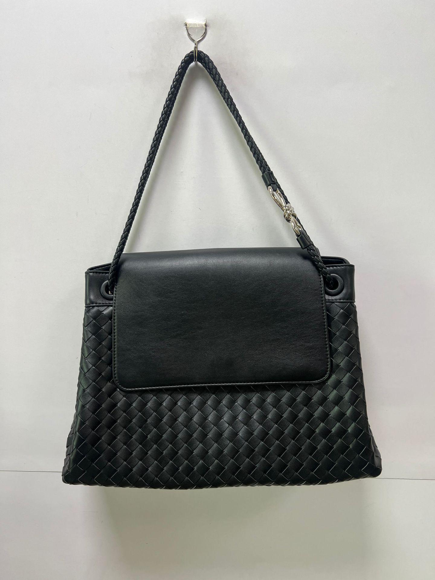 

Сумка-мессенджер из коровьей кожи унисекс 2024 года: Большая вместимость, тканый дизайн, одно плечо, подмышечный стиль 25x8x18