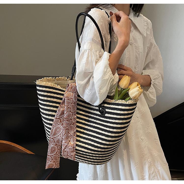 Summer Beach Vacation Single Shoulder Bag Large Capacity Portable Vegetable Basket Bag Women's Versatile Literary Commuter Shoulder Straw Beach Bag