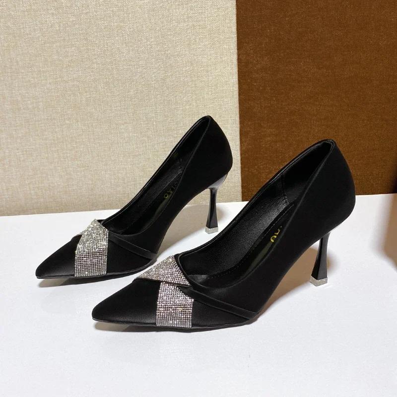 2024 Hot Selling Versatile Women's Shoes Rhinestone Decorated Pointed Toe Shallow Mouth Professional Dress Slip-On Women's Shoes