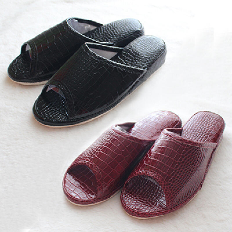 

Leather slippers black