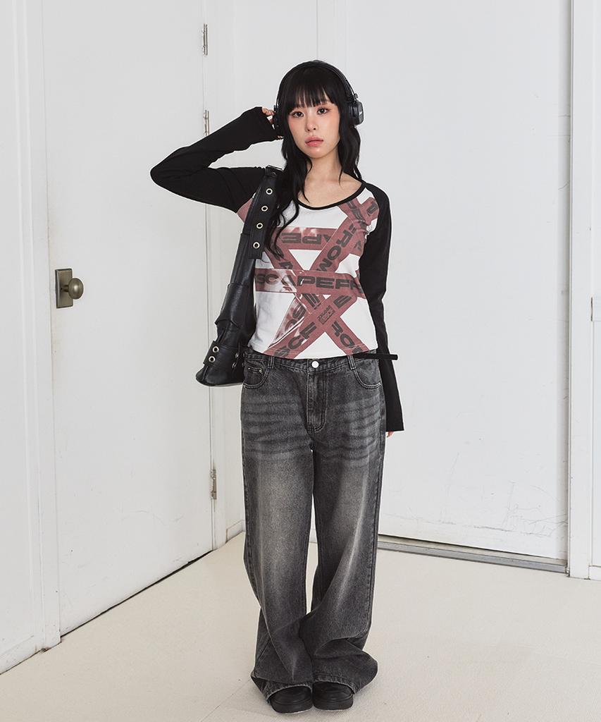 ESCAPEFROM Tape Detail Printed U-Neck Slim Long Sleeve [2 Colors]