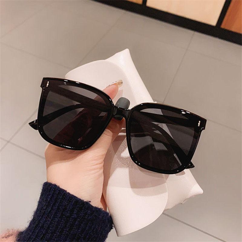

2PCS men s and women s sunglasses, big face and thin temperament, large frame UV-proof sunglasses + case