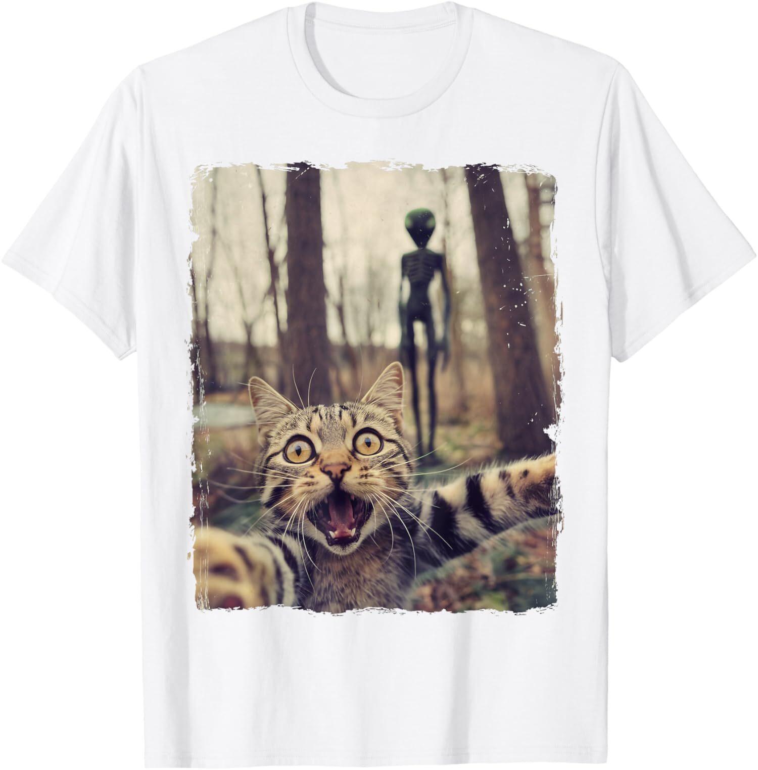 Cat Selfie With Alien UFO Cute Present Feline Funny Unisex T-shirt M
