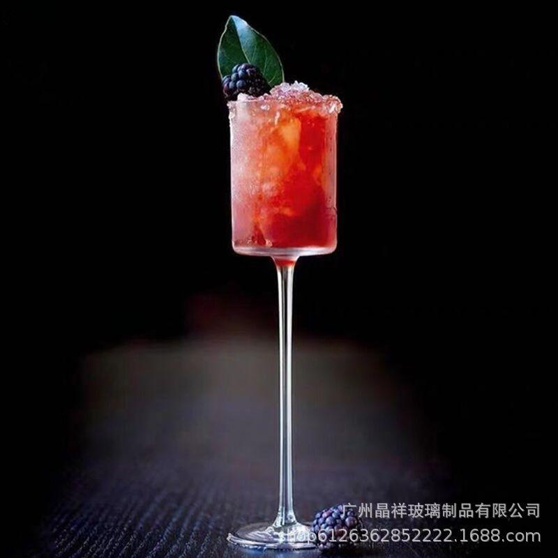 Japanisches Handgefertigtes Kristall-Cocktail- und Weinglas mit hohem Stiel