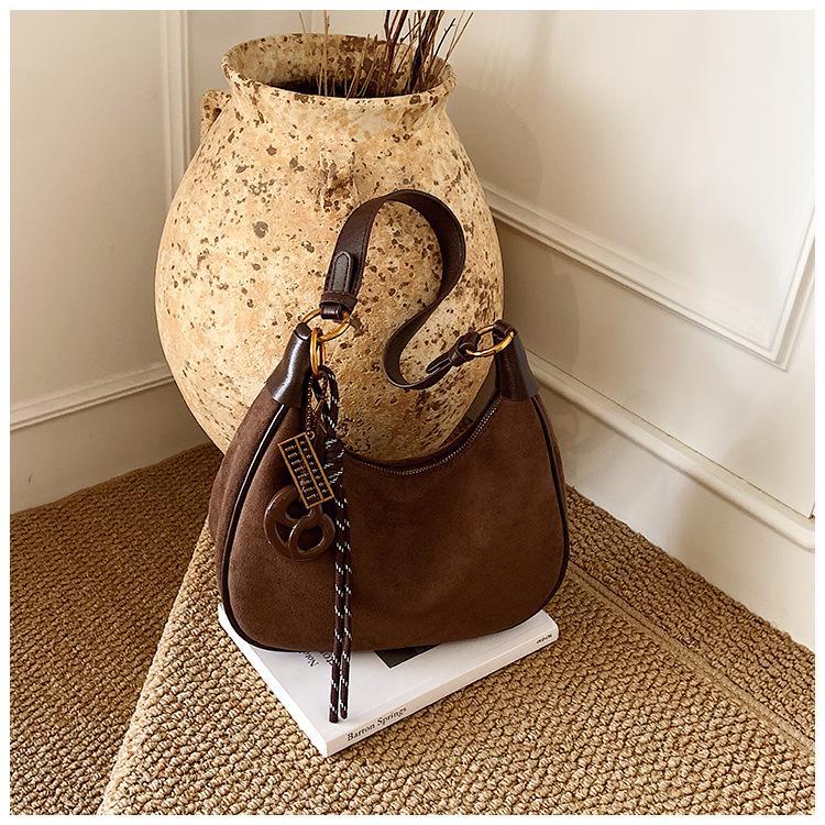 

Niche crescent bag fashion single item suede surface daily fashion design retro handbag crescent bag messenger bag