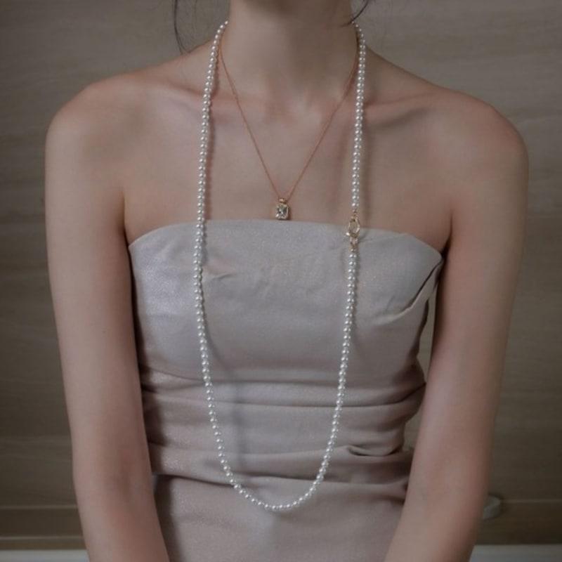 Dawn of Me Grace Long Pearl Necklace