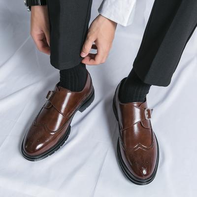 Neue atmungsaktive Rindsleder Schuhe Herren Schnalle Dicke Sohle Erhöhung Retro geschnitzt Business ist passend Anzug Herrenschuhe