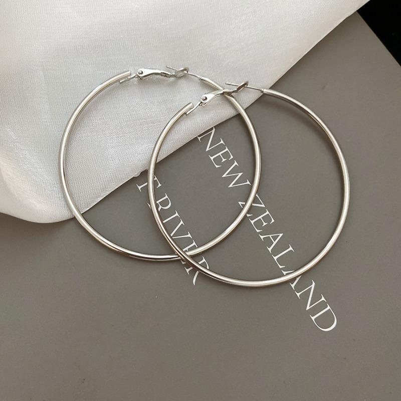 Silver Needle Metal Earrings, Fashionable and Simple, Versatile Temperament Earrings, Earrings, Pendants, Niche Design Earrings.