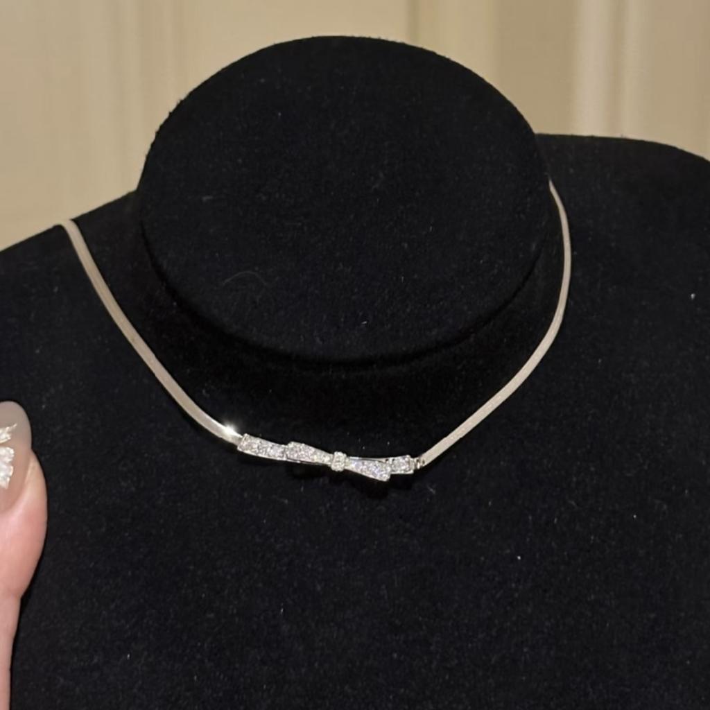 Bow Snake Bone Chain Earrings Small Fresh Sweet Elegant Clavicle Chain Versatile Blade Chain Set