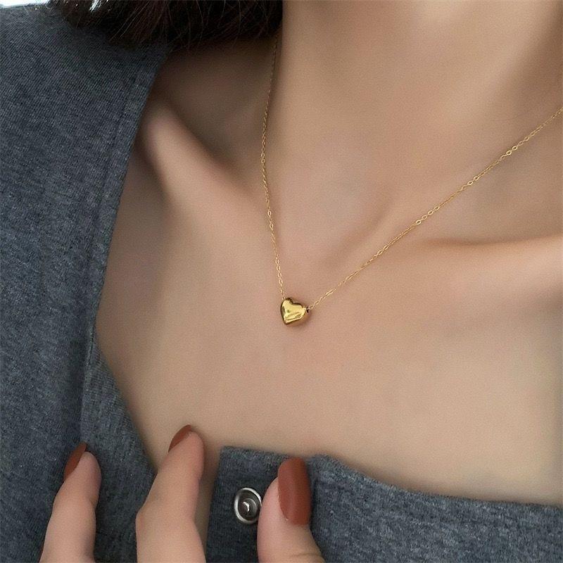 Fashionable Heart Necklace Minimalist Pendant Choker Small Luxury Design Women Accessory
