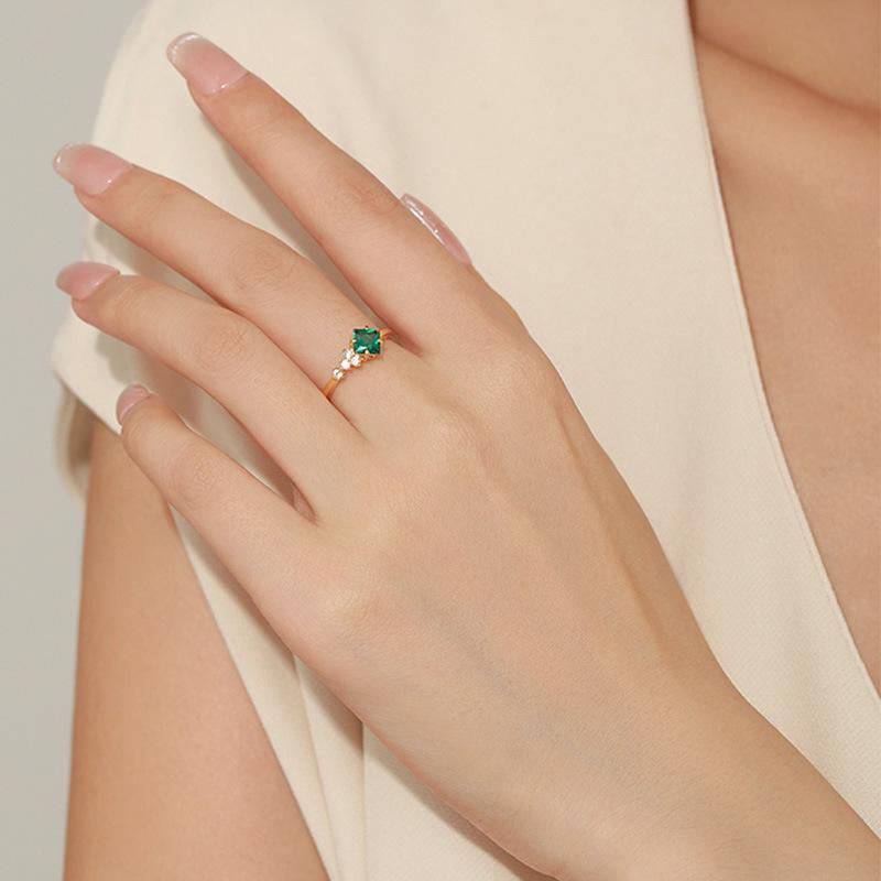 Women's Retro Japanese Cultured Emerald Green Gemstone Fashion Ring
