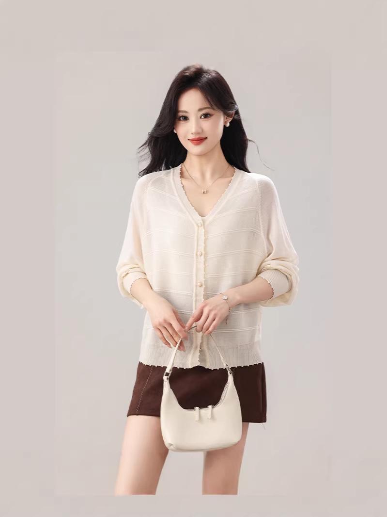 

Plus Size Women s Batwing Sleeve Ice Silk Cardigan - Spring/Summer 2026, Single-Breasted with Jagged Edge One Size чорний