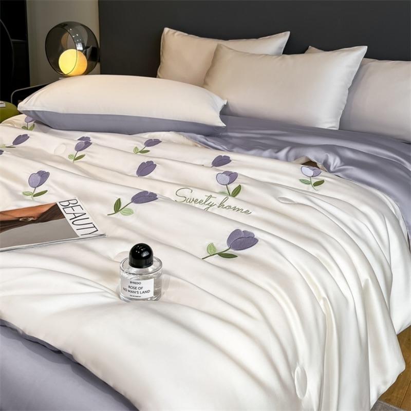 Class A Maternal and Infant Grade Ice Silk Fabric Breathable Hand-embroidered Light Luxury Pattern Cool Feeling Breathable Quilt