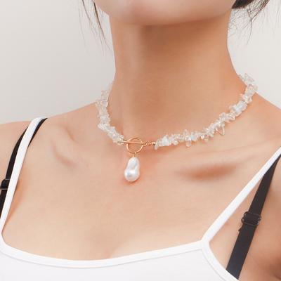 European and American Jewelry, Large Special-shaped Pearl OT Buckle Necklace for Women, Fashionable Temperament, Transparent White Turquoise Necklace.