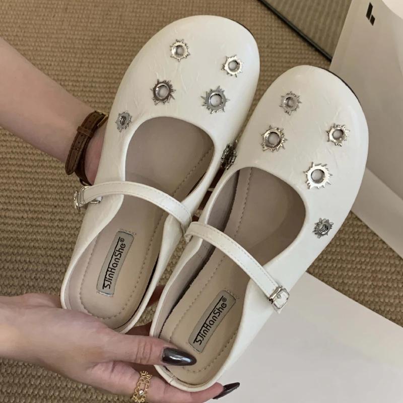 Fashion Round Toe Metal Rivet Embellished Design Flat Sandals Women Fashion Comfort Buckle Soft Sole Slipper Sandalki Damskie Eleganckie