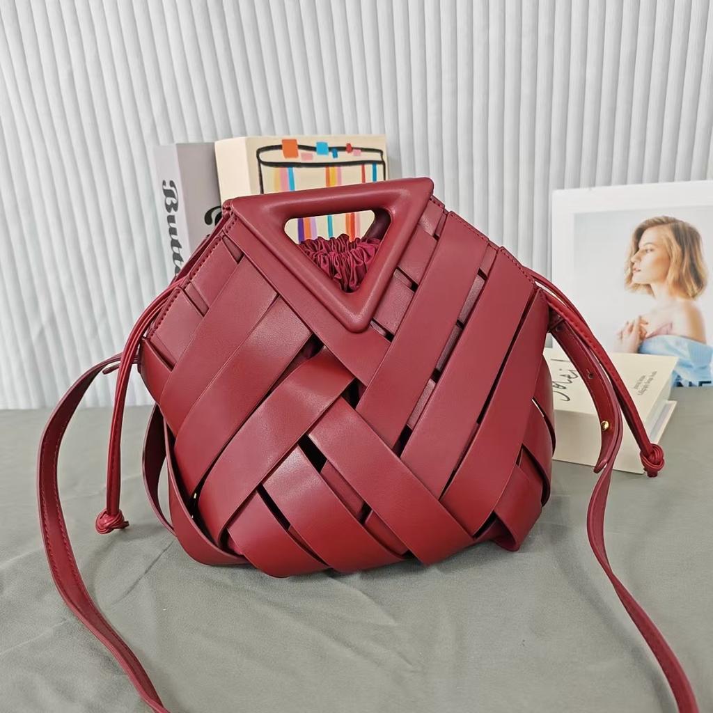 Vegetable Basket Women'S Bag Niche Design Temperament High-End Fashion Inverted Triangle Portable Woven Bag