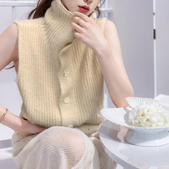 Gentle Wind Sleeveless Turtleneck Single-breasted Knitted Vest for Women, Slim and Thin In Spring and Autumn, Solid Color Fashionable Top for Women