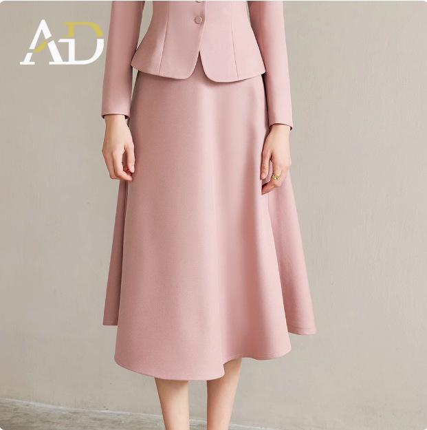 

Весенняя коллекция 2025 г.: Элегантный розовый костюм-двойка для профессиональной носки XL