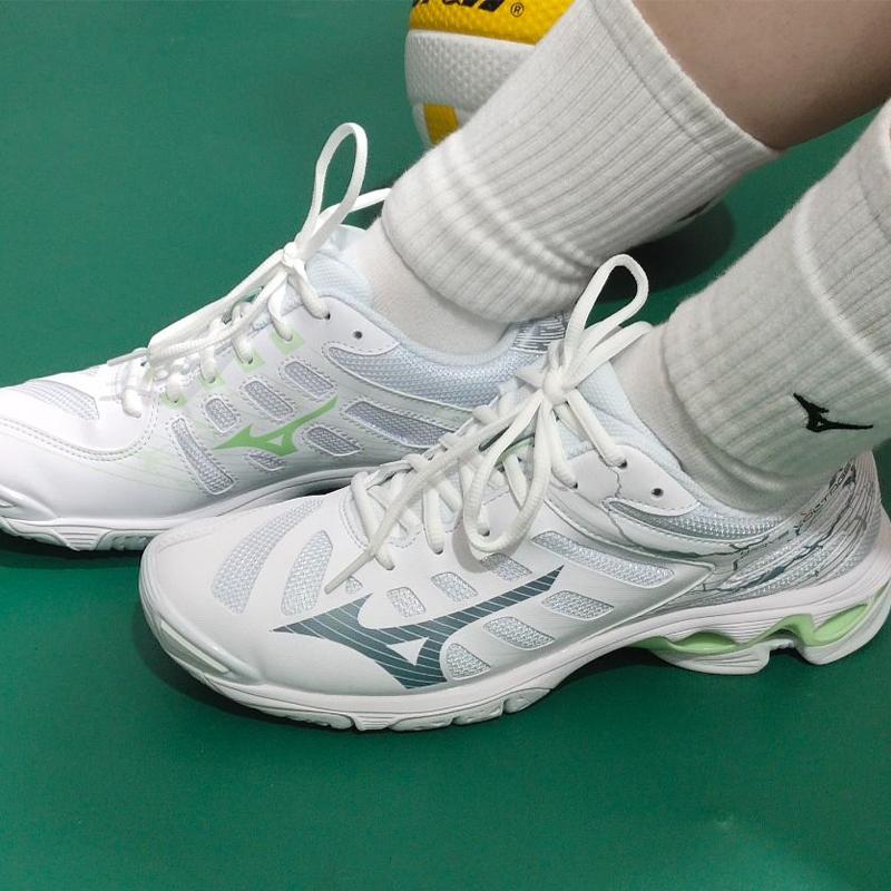 Mizuno Women's Wave Voltage 'White Patina Green' Sneakers V1GC216037