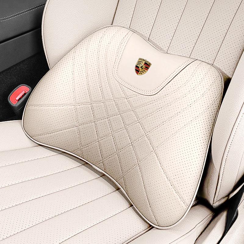 Porsche Jármű Komfort Készlet: Fejtámla, deréktámasz és ülőpárna a nyak és a hát kényelméért a Cayenne, Macan, Panamera, 718 és Taycan modellekben.