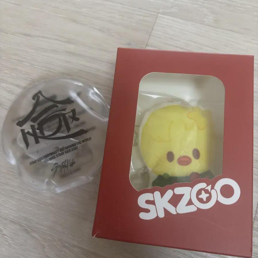 

Брелок с пузырьковой подушкой Skzoo + Грелка Straykids Шляпа