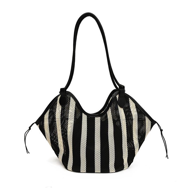 

Textured hollow large-capacity bucket bag armpit bag for women as a new fashionable and versatile commuter woven tote bag