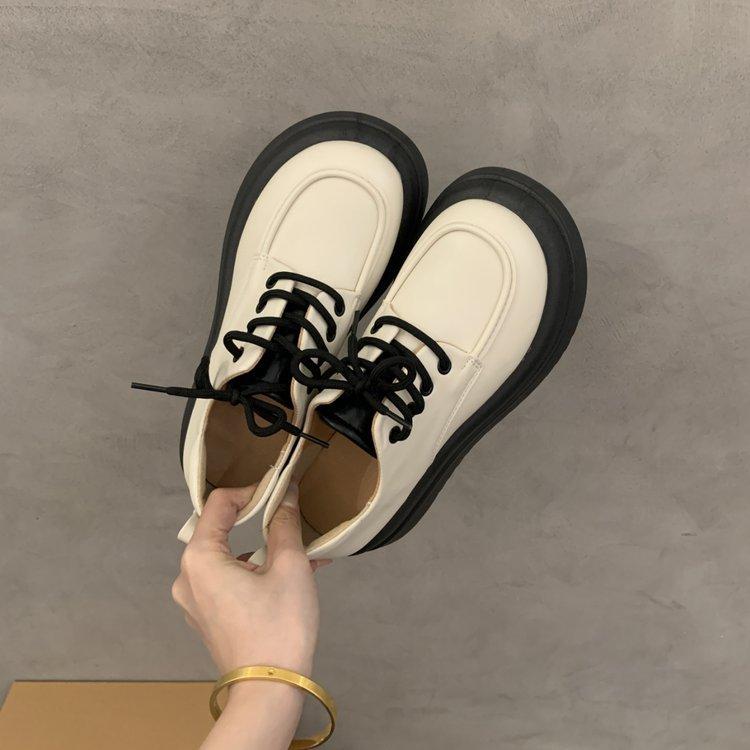 

Muffin platform small leather shoes women s 2025 spring and autumn new white British style round head lace-up versatile Japanese single shoes 40