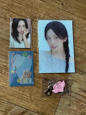 IVE 2026 Season's Greetings Signature Postcard L Holder Keyring Unopened Set