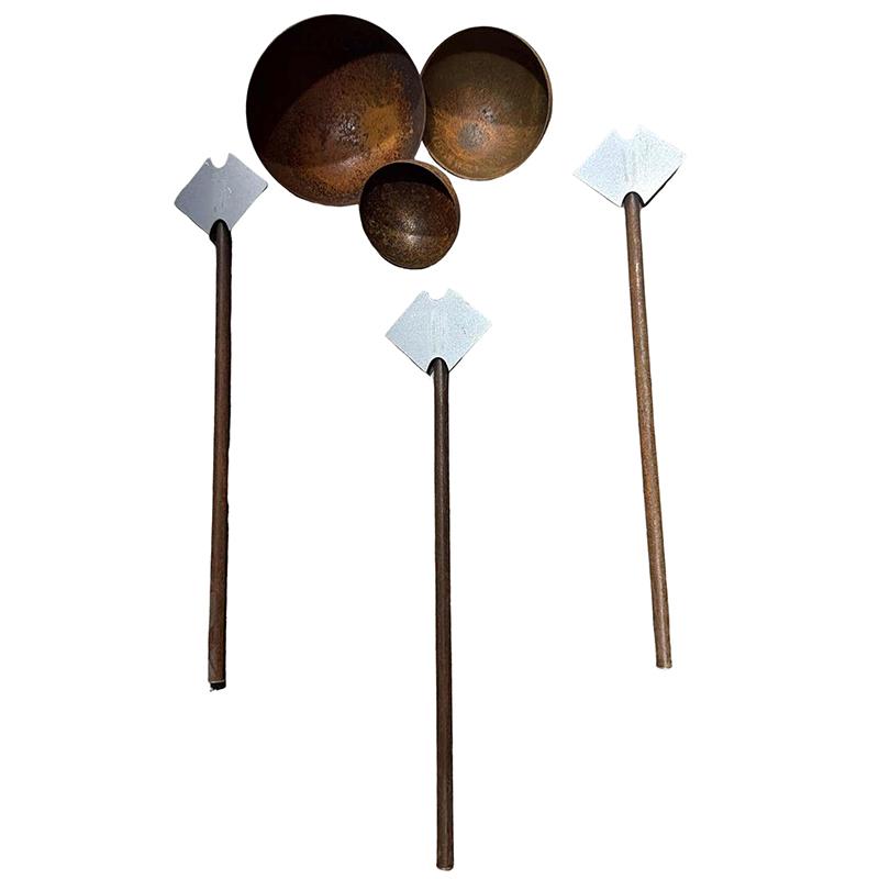 Raccoglitori di Pioggia, Mangiatoia Arrugginita Set da 3 per Decorazione Giardino Esterno, Stazione di Irrigazione per Insetti