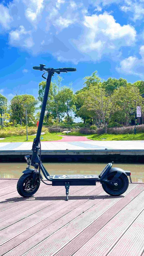 DriveTron DT01 Electric Scooter: 36V 13Ah Battery, 30 Km/h, 40-50 Km Range, 400W Motor, Front Suspension