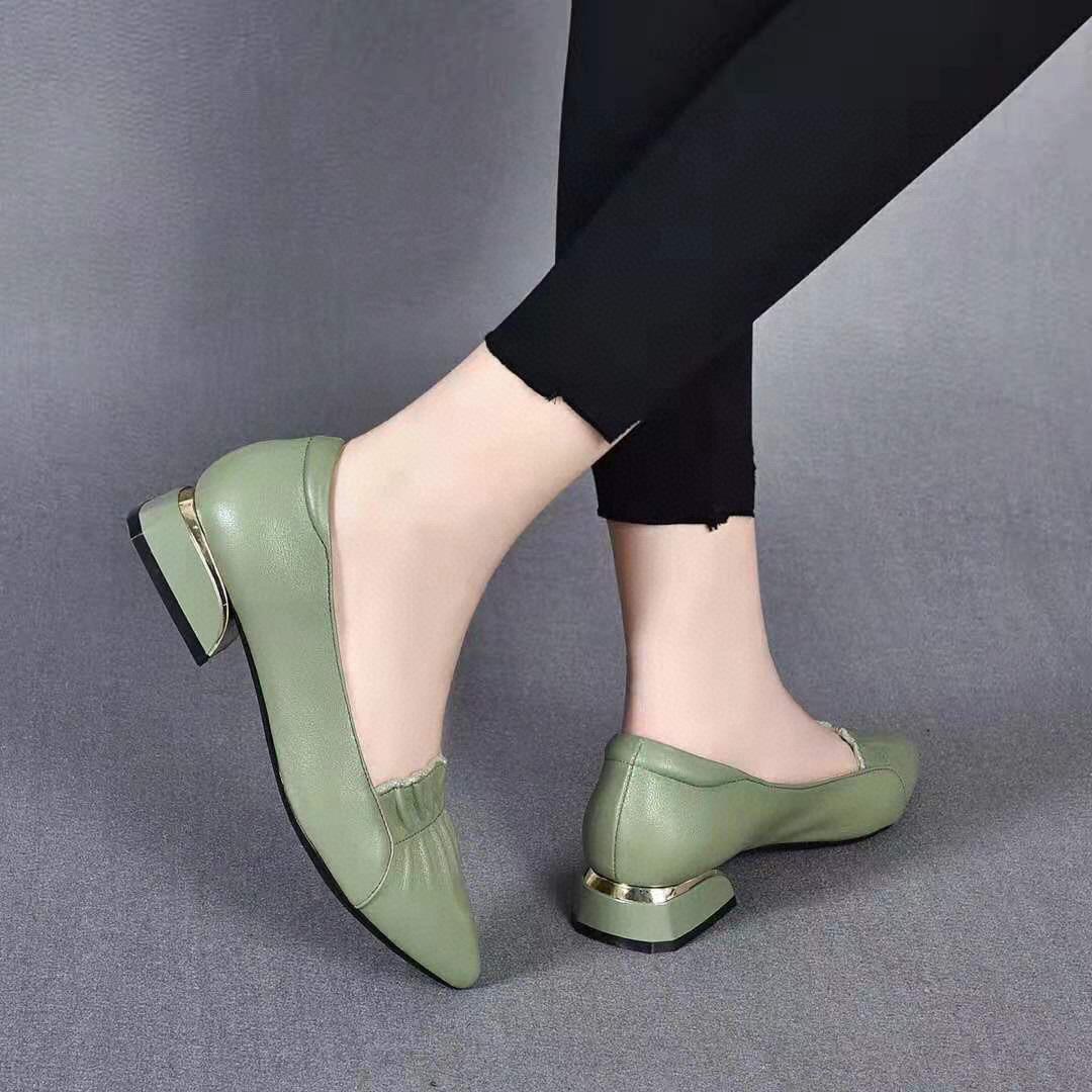 

Flat shoes women s 2025 spring new pointed loafers first layer cowhide ruffle edge work women s shoes shallow mouth single shoes 35