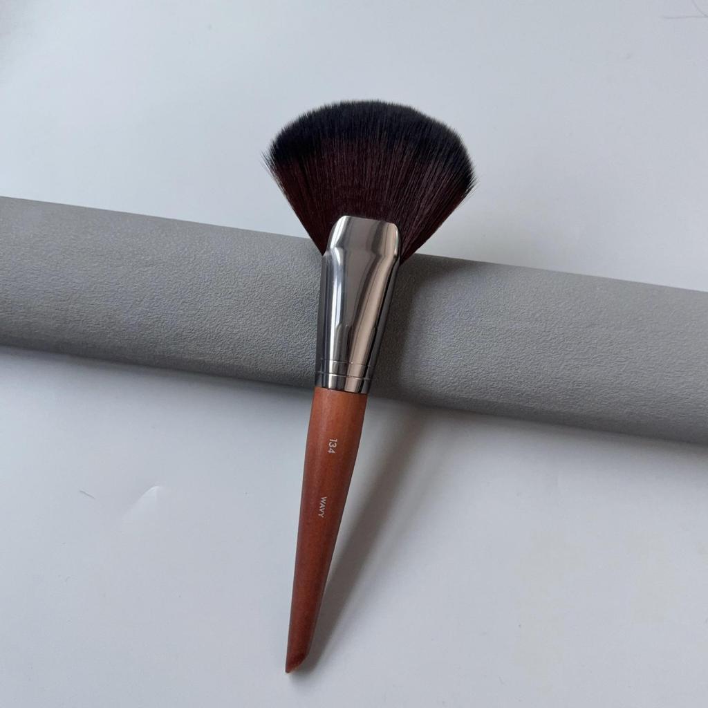 Kompletní sada štětců na make-up řady MF: Pudr, Tvářenka, Make-up, Rozjasňovač, Oční stíny, Oční linky, Rty, Štětce na obočí.