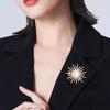Damenbrosche Hochglanz Strassstein Perlmutt-Einlage Funkelndes Sonnenblumen-Design Reversnadel Glatte Polierte Kante Schalabzeichen Kleidung Taschen Accessoires