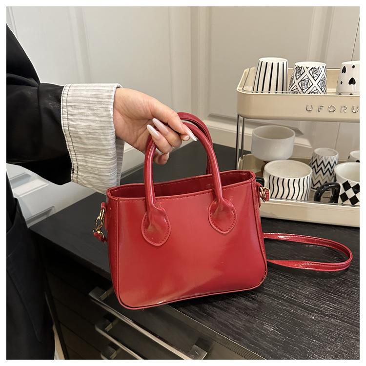 Modische ein Schulter Crossbody einfarbige Lackleder tragbare kleine quadratische Tasche trendige neue Damen Tasche PU lässige einfache trendige Tasche