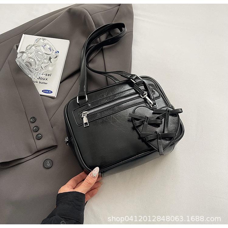 

2025 new high-end Korean version new small square bag simple bow love decorative armpit bag shoulder women s bag чёрный