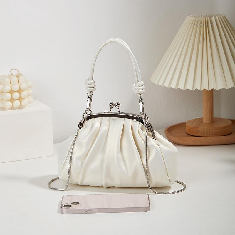 Spring and Summer New Women's Bag Cute Pleated Clip Bag Premium Chain Shoulder Bag Portable Messenger Shell Bag