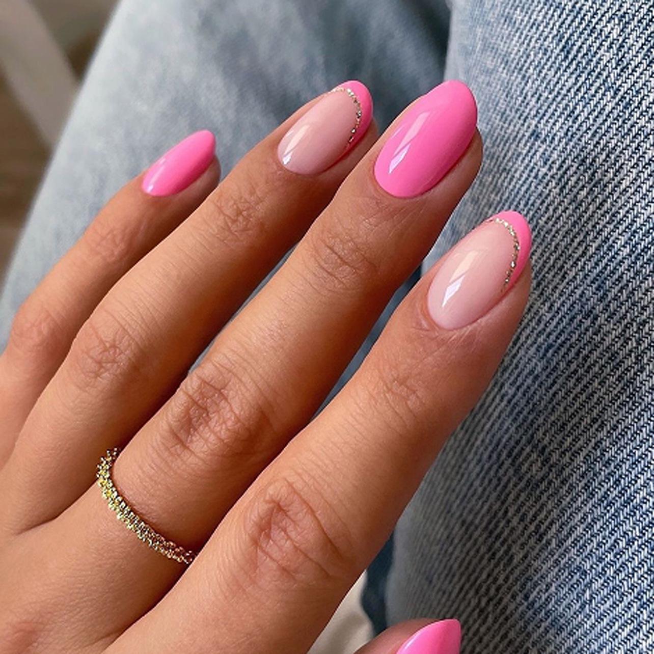

French Rose Red Glitter Press-On Short Round Nails