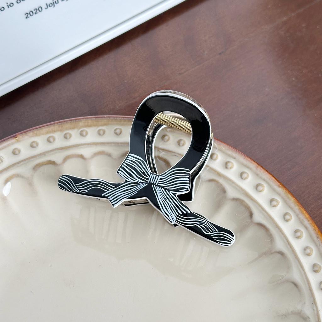 Elegant Hair Claw Clip In Polka Dot Design With Charming Bow For Daily Use