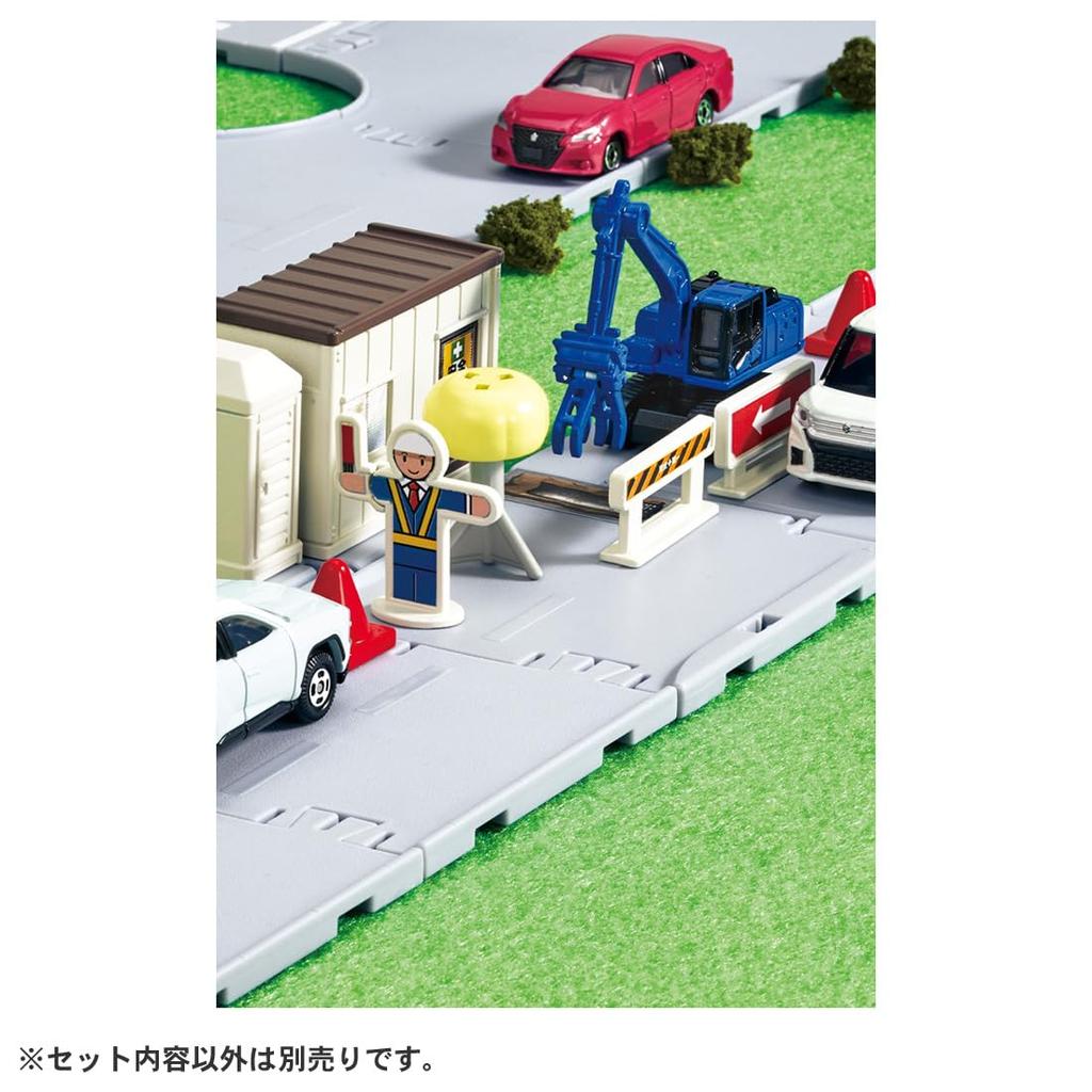 TAKARA TOMY Tomica Tomica Town Road Construction Site (with Tomica & Scenery Parts) Miniature Car Toy for Ages 3 and Up