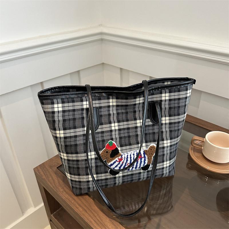 Chic Urban Minimalist Large Tote Handbag For Women Featuring Trendy Plaid Design